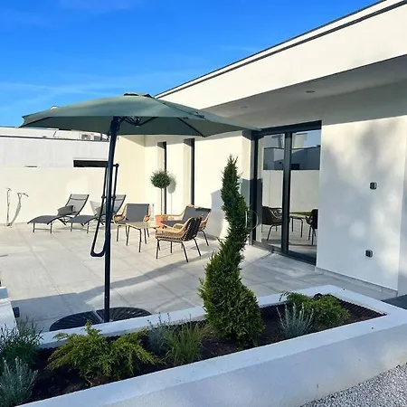 Valentin 2 Avec Piscine Chauffé à Calvi (Corsica)