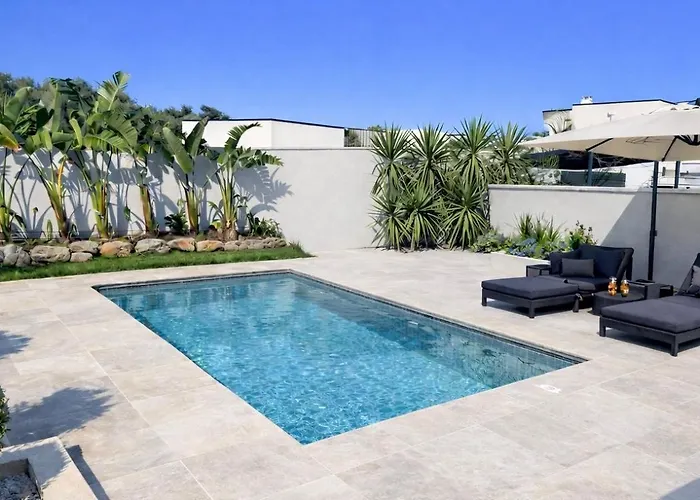 Valentin 2 Avec Piscine Chauffe A *